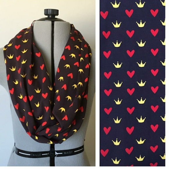 Accessories - Queen of Hearts Infinity Scarf